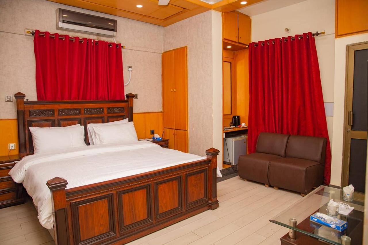 Elet Business Hotel Karachi Eksteriør billede