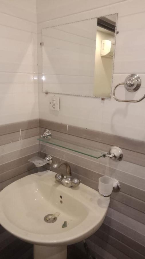 Elet Business Hotel Karachi Eksteriør billede