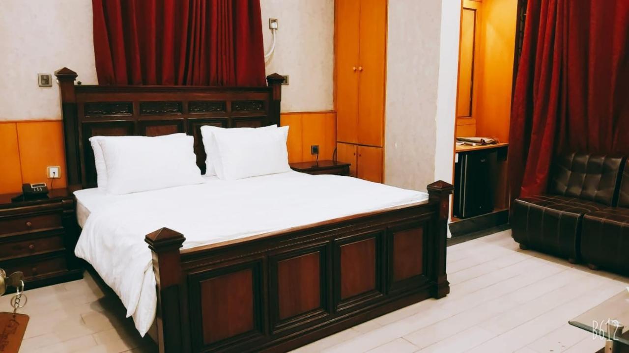 Elet Business Hotel Karachi Eksteriør billede