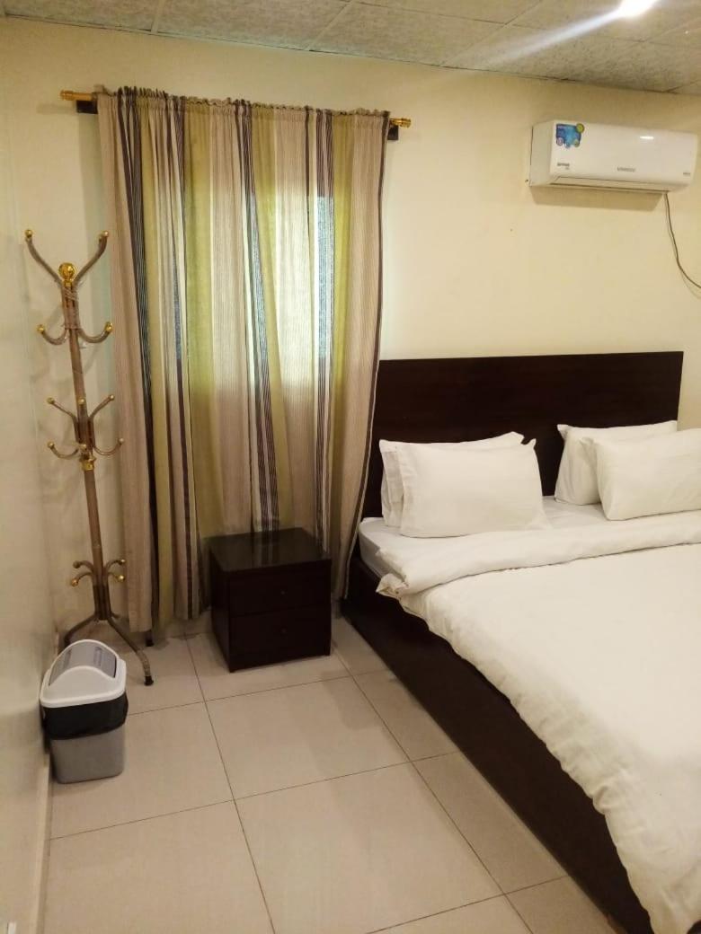 Elet Business Hotel Karachi Eksteriør billede